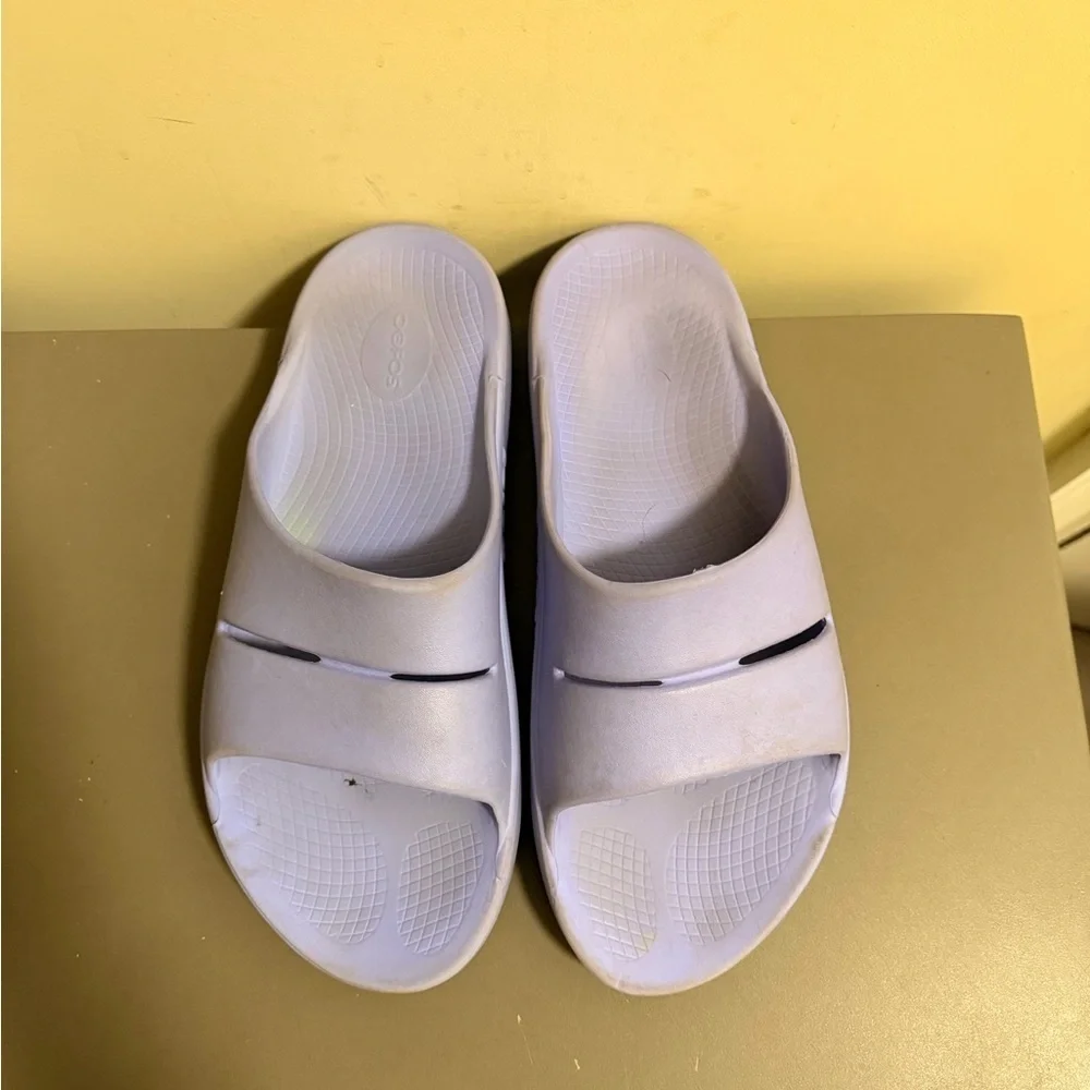 OOFOS gently used